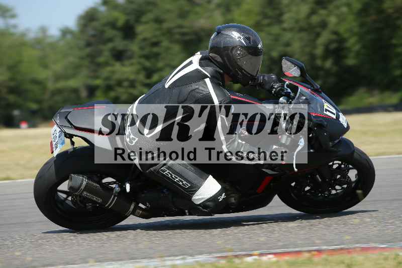 /Archiv-2023/28 05.06.2023 Moto Club Anneau du Rhin/vert-medium/11